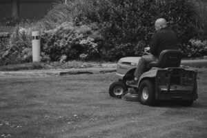 De Voordelen van een Krachtige Onkruidborstel Machine voor een Groenere Tuin